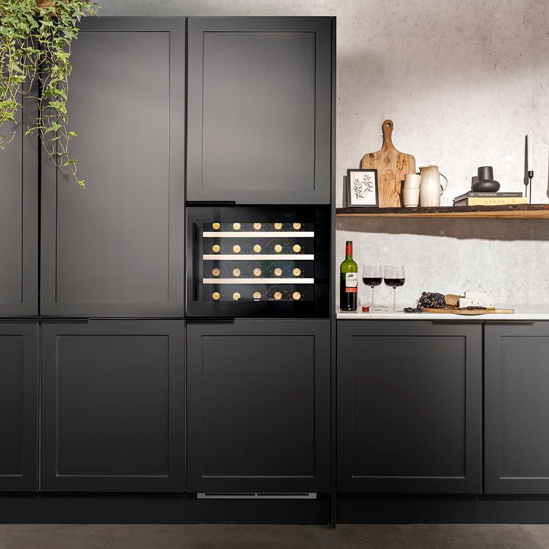 In-Column Single Zone Wine Cooler Black